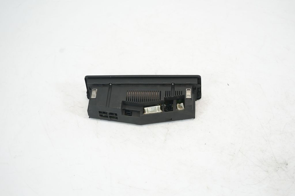 Climate control unit (5)