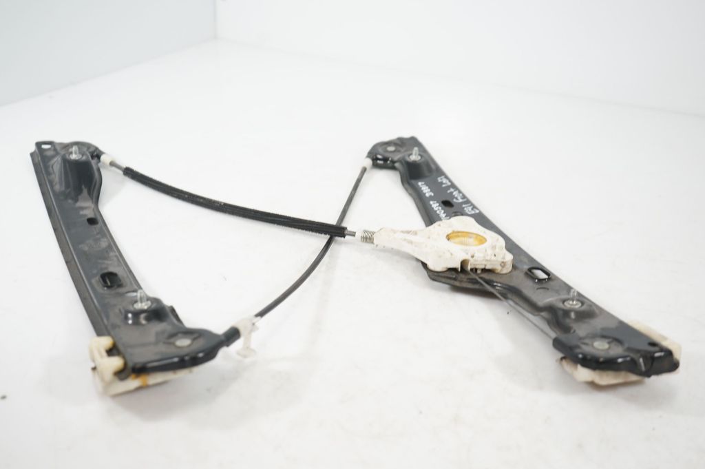 Front door window regulator with motor (7)