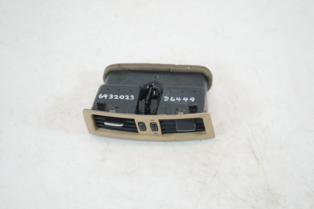 Rear air vent grill (5)