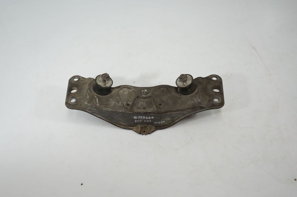 Gearbox mounting bracket