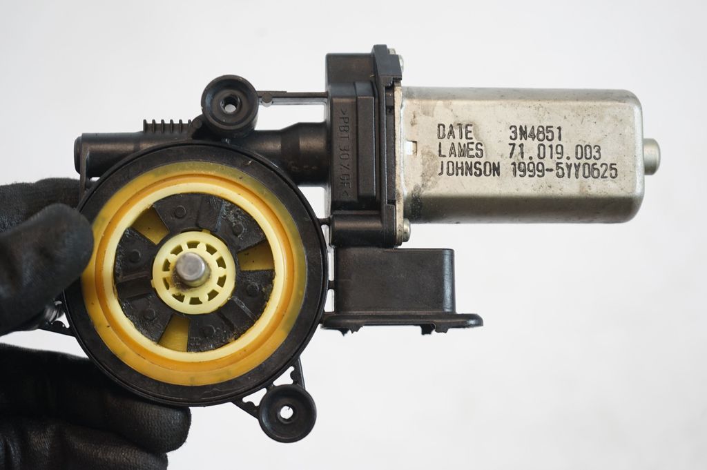 Front door window regulator with motor (9)