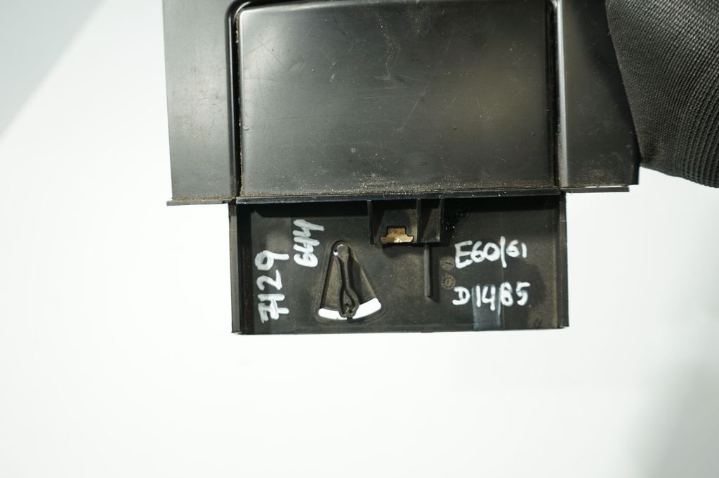 Gear shifter surround trim plastic (9)