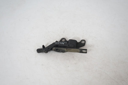 Engine bonnet/hood hinges