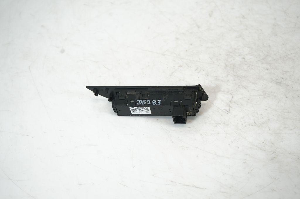 Traction control (ASR) switch (3)