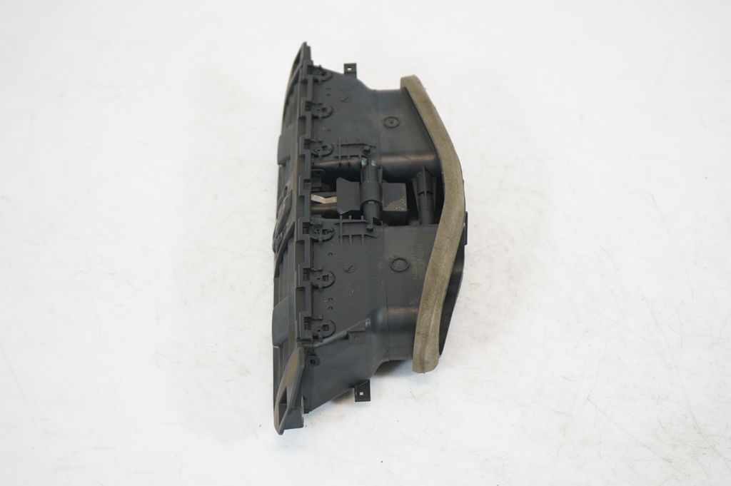 Dash center air vent grill (2)