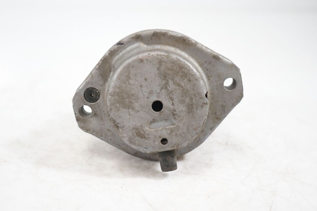 Engine mount bracket (6)