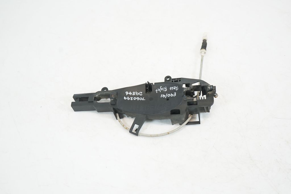 Rear door exterior handle/bracket (3)