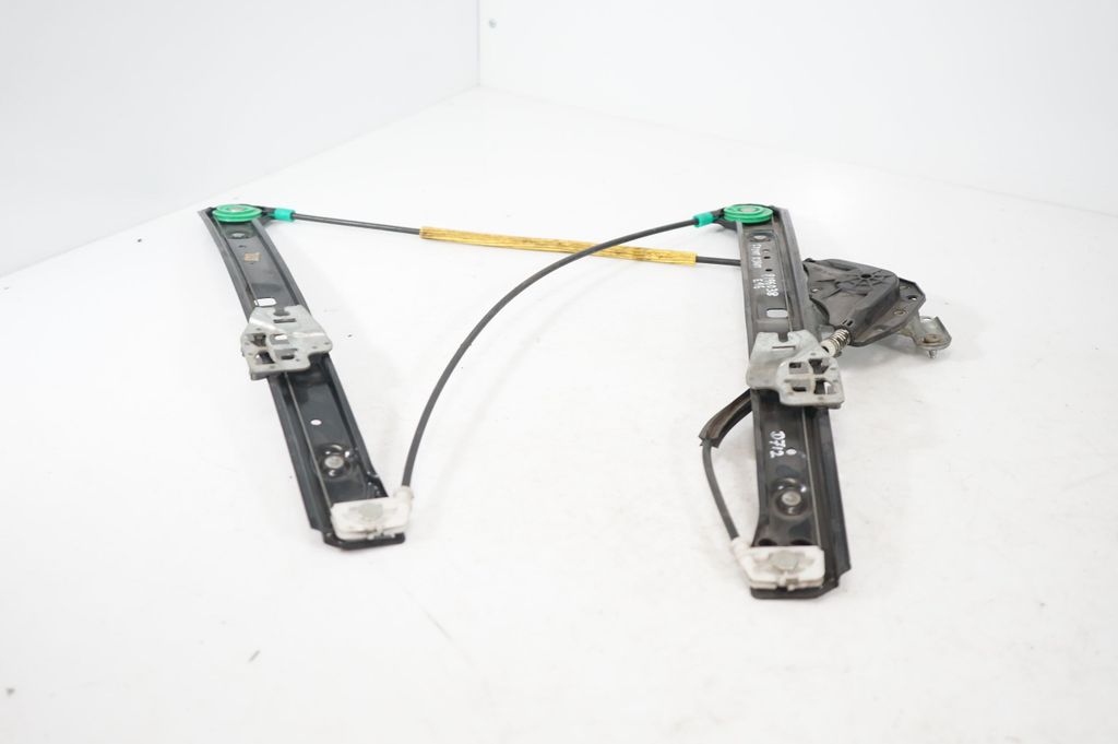 Front door window regulator with motor (6)