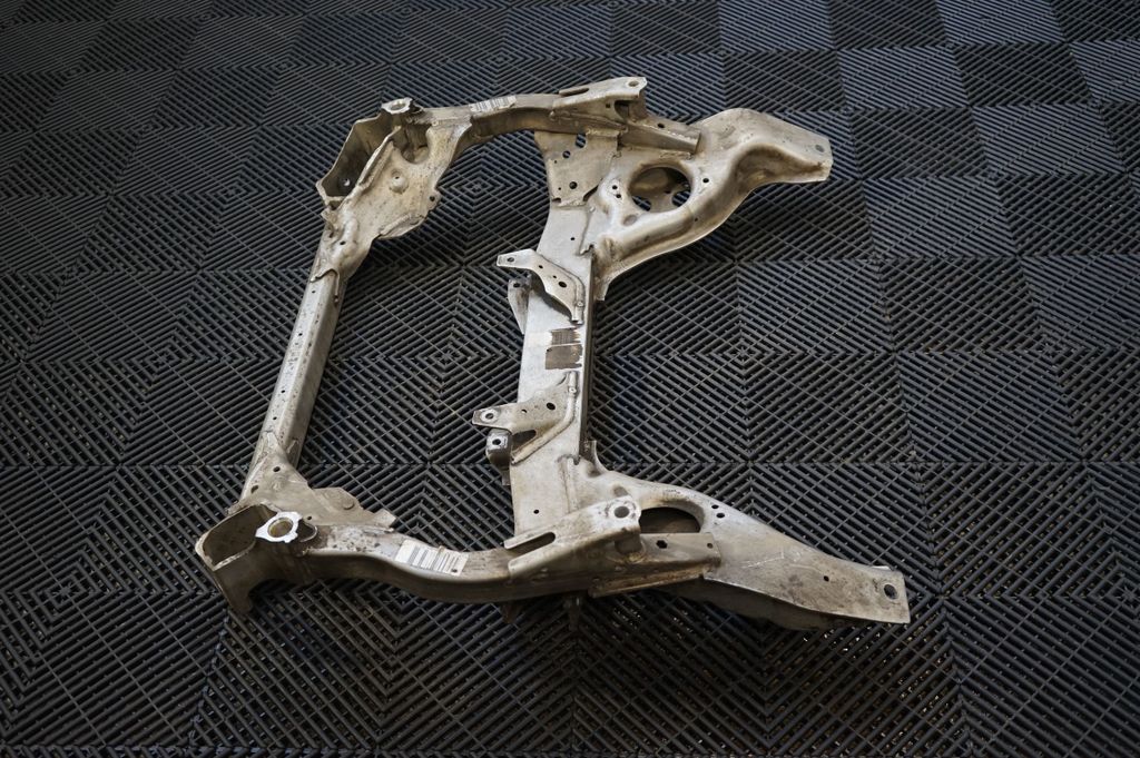 Front subframe (4)