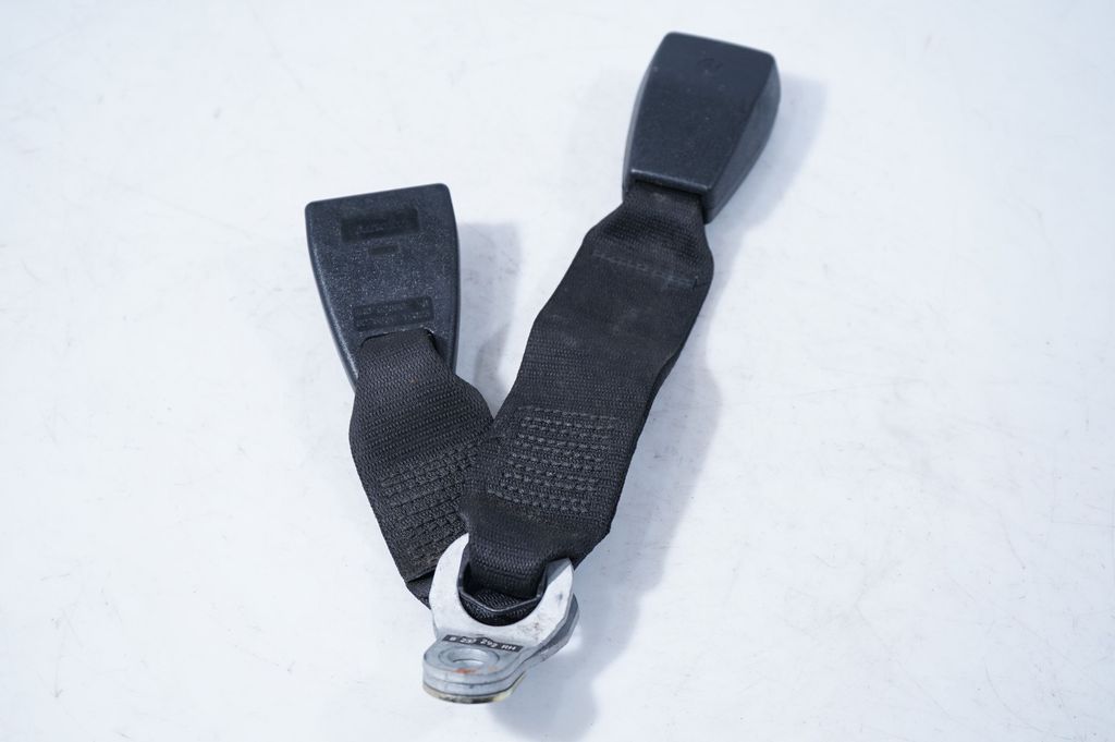 Rear seatbelt buckle (2)
