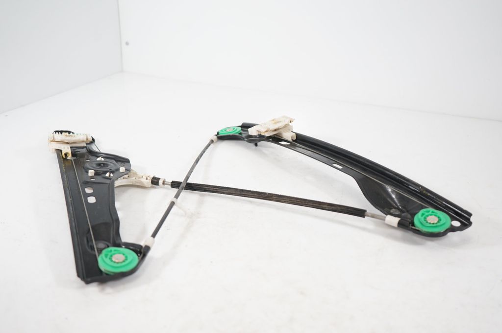 Front door window regulator with motor (5)