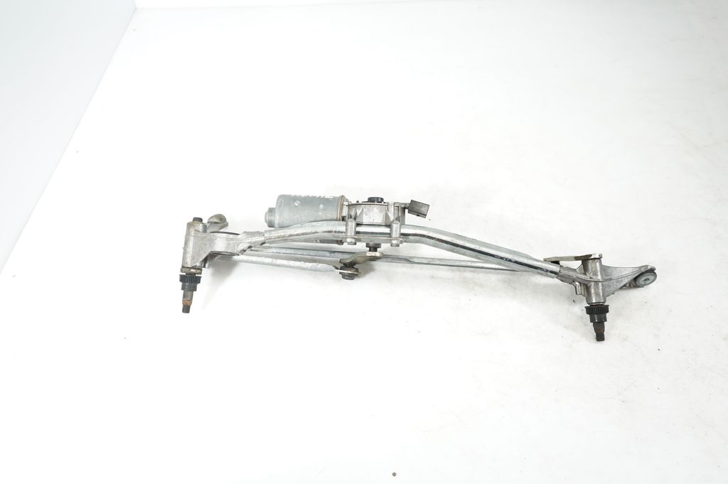 Front wiper linkage and motor (3)