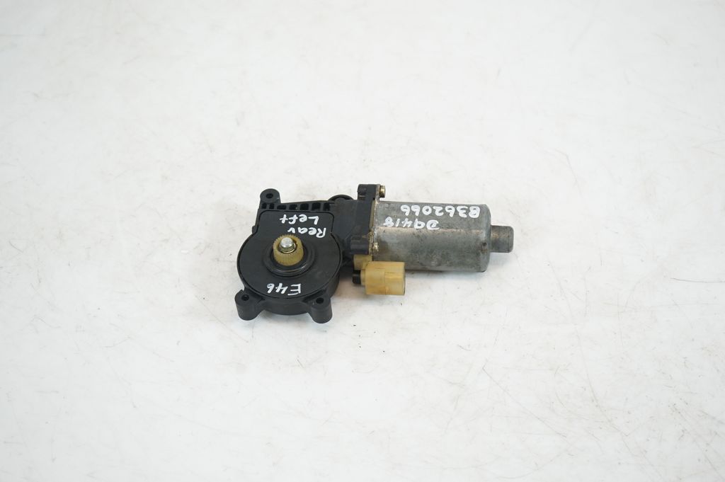 Rear door window regulator with motor (3)