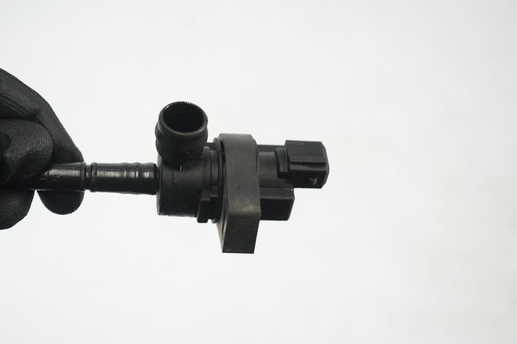 Fuel tank valve (9)