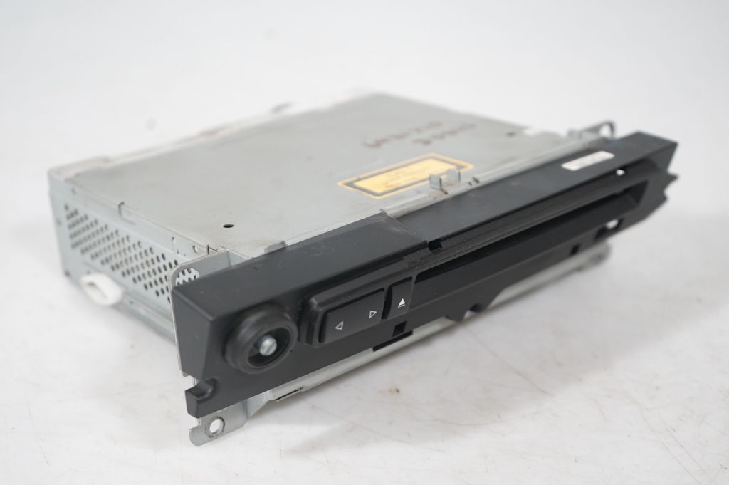 Radio/CD/DVD/GPS head unit (7)