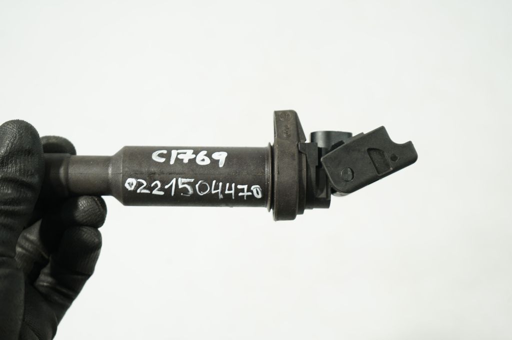 High voltage ignition coil (7)