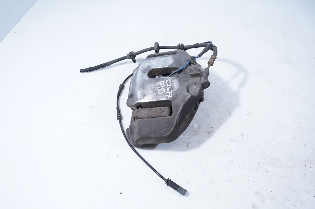 Front brake caliper (2)