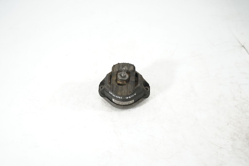 Engine mount bracket