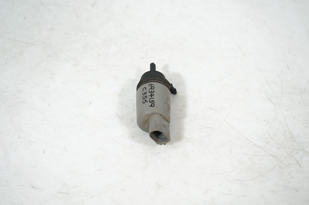 Windscreen/windshield washer pump (2)