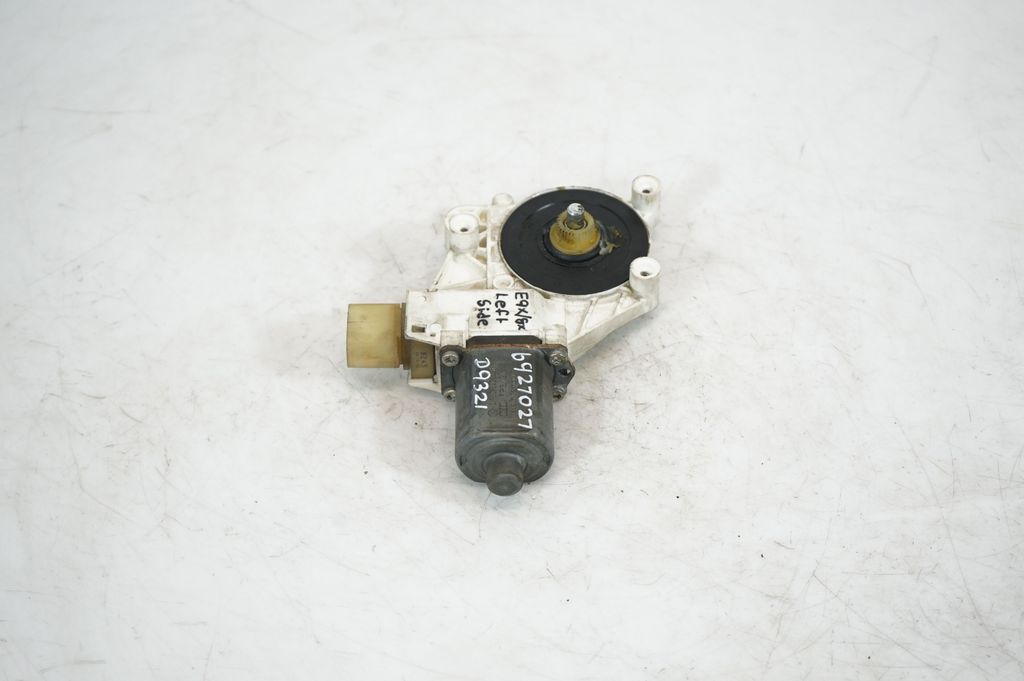 Front door window regulator with motor (2)