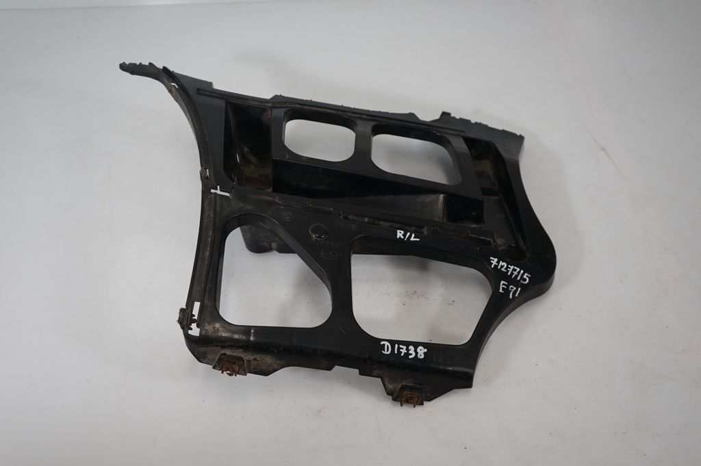 Rear bumper mounting bracket