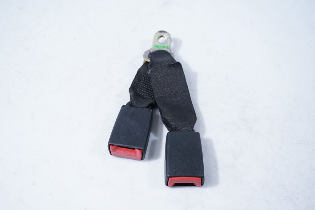 Rear seatbelt buckle (4)