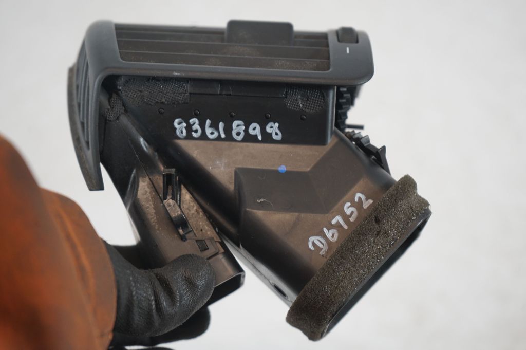 Dashboard side air vent grill/cover trim (8)