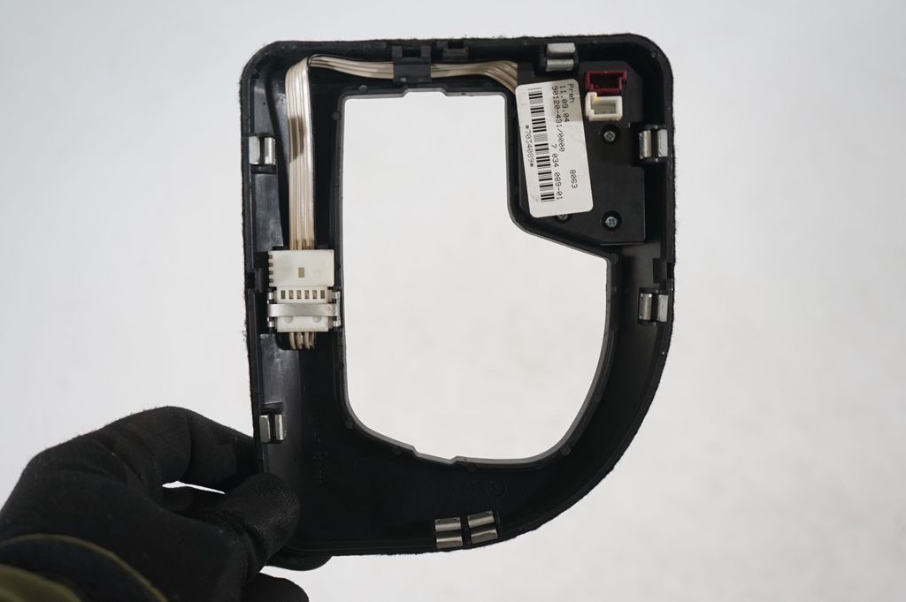 Gear shifter surround trim plastic (6)