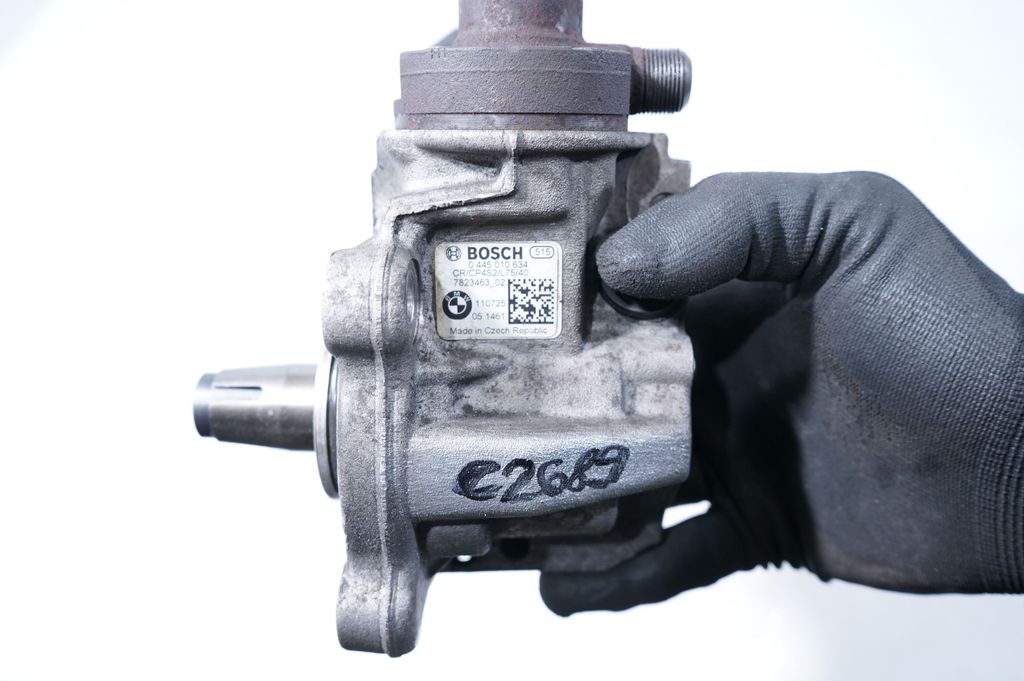 Fuel injector (8)