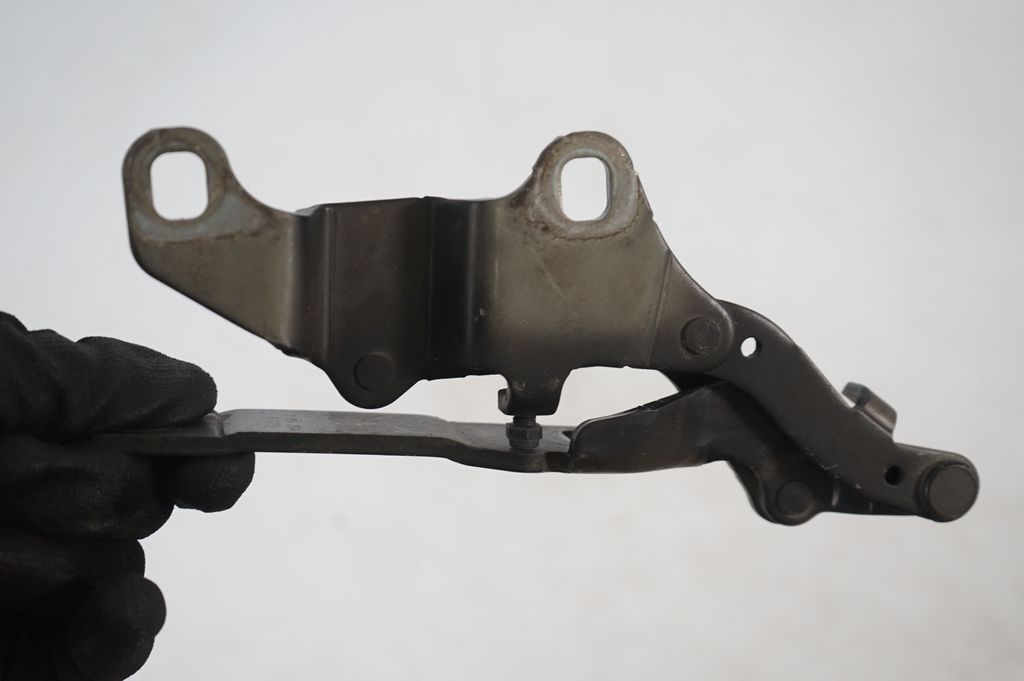 Engine bonnet/hood hinges (6)