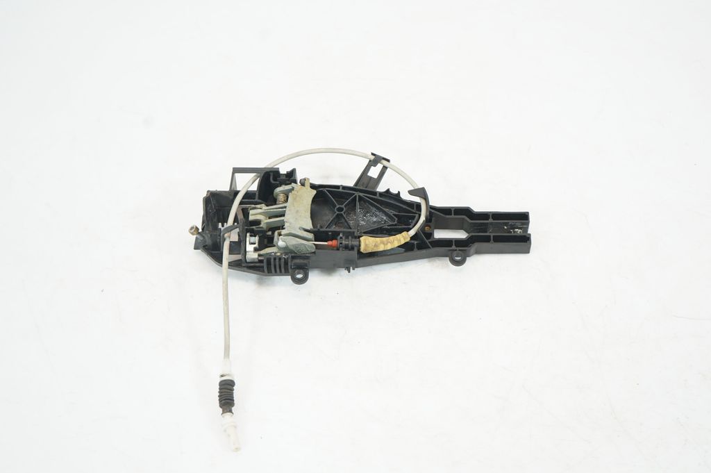 Rear door exterior handle/bracket (5)