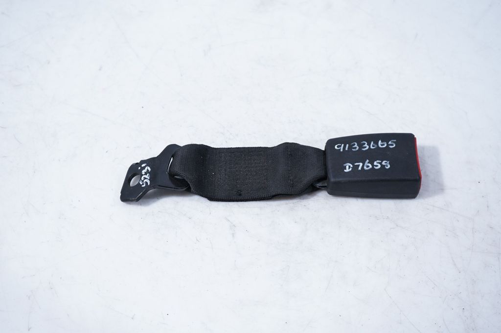 Rear seatbelt buckle