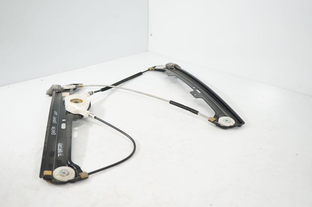 Front door window regulator with motor (7)