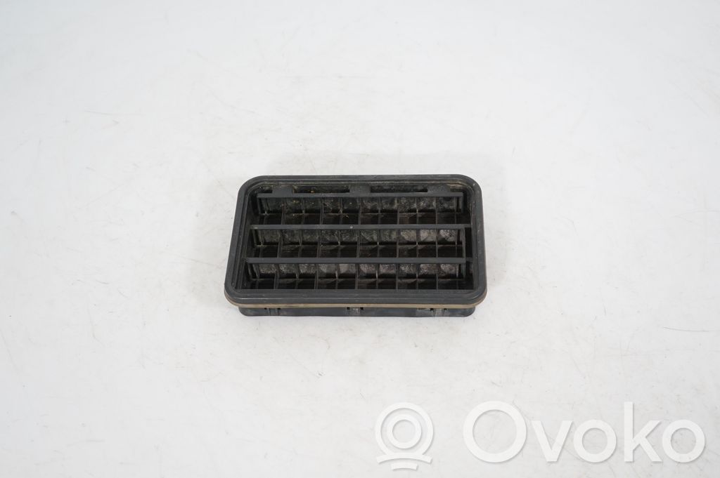 Quarter panel pressure vent