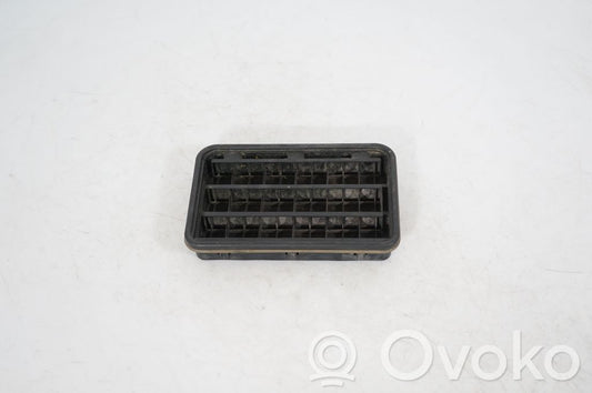 Quarter panel pressure vent