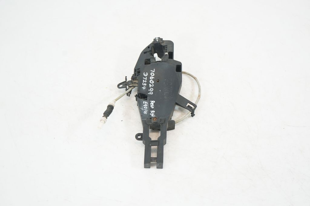 Rear door exterior handle/bracket (2)