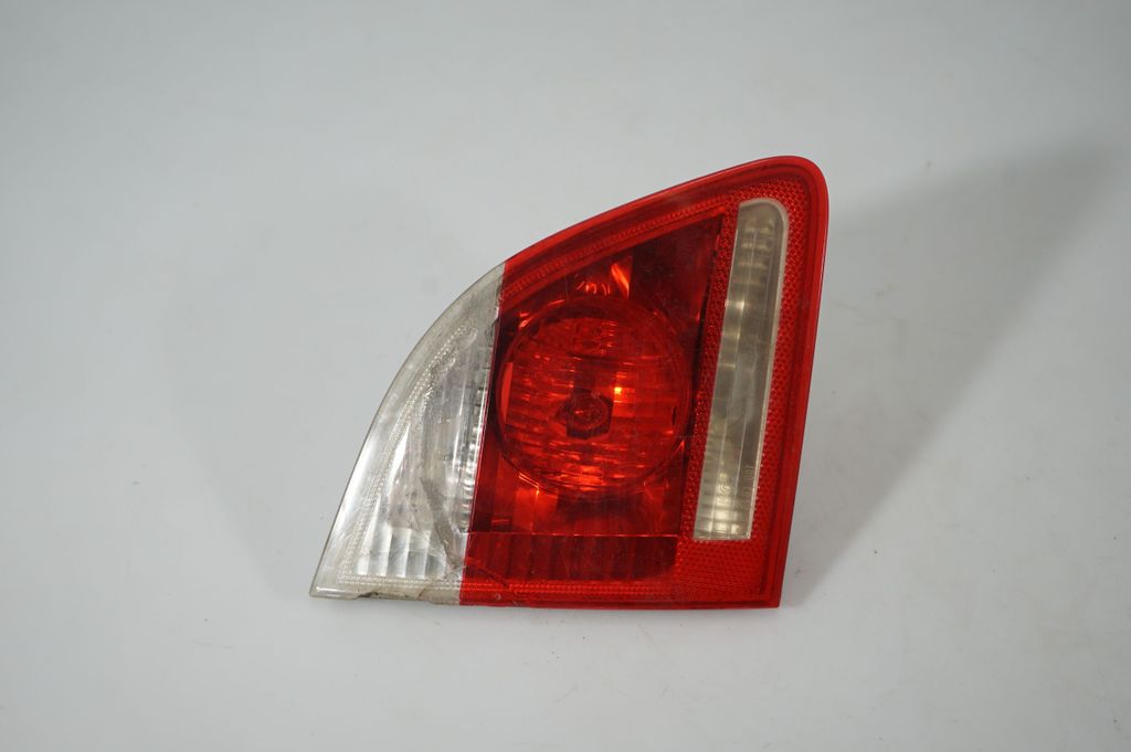 Tailgate rear/tail lights