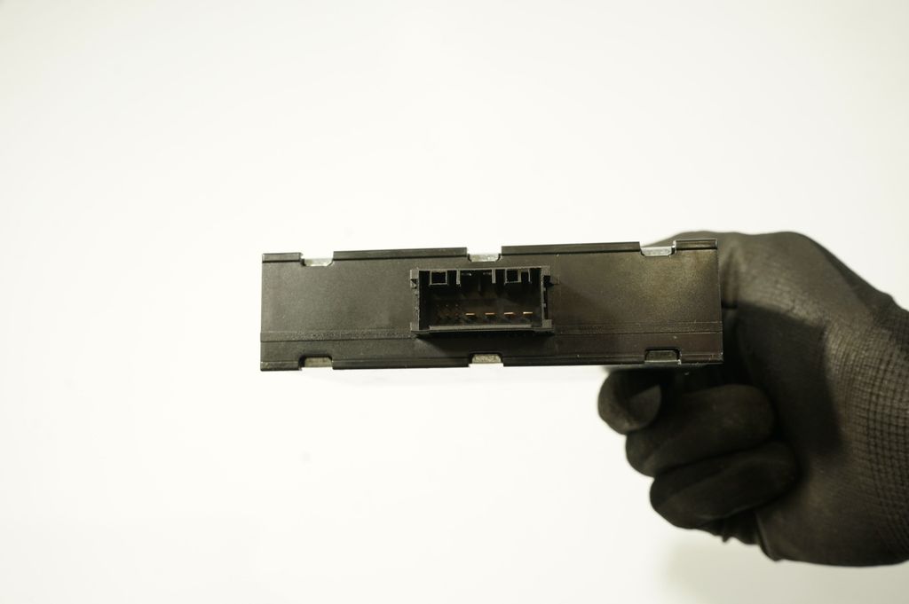 Voltage converter inverter (9)