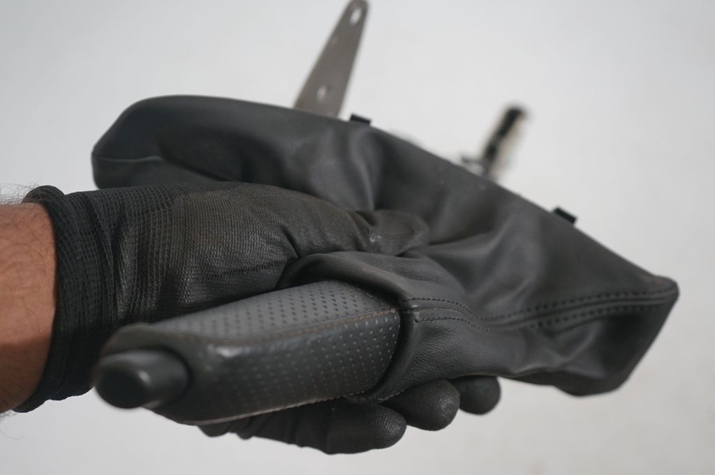 Handbrake/parking brake lever assembly (7)