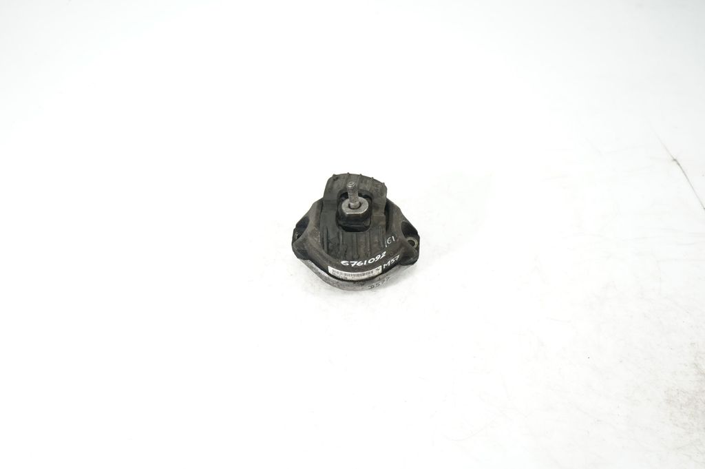 Engine mount bracket