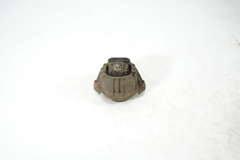 Engine mount bracket