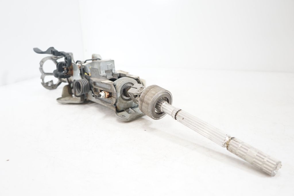 Steering wheel axle (7)