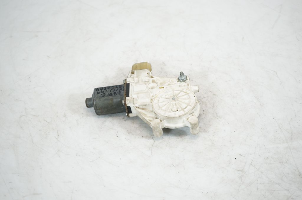 Front door window regulator with motor (5)