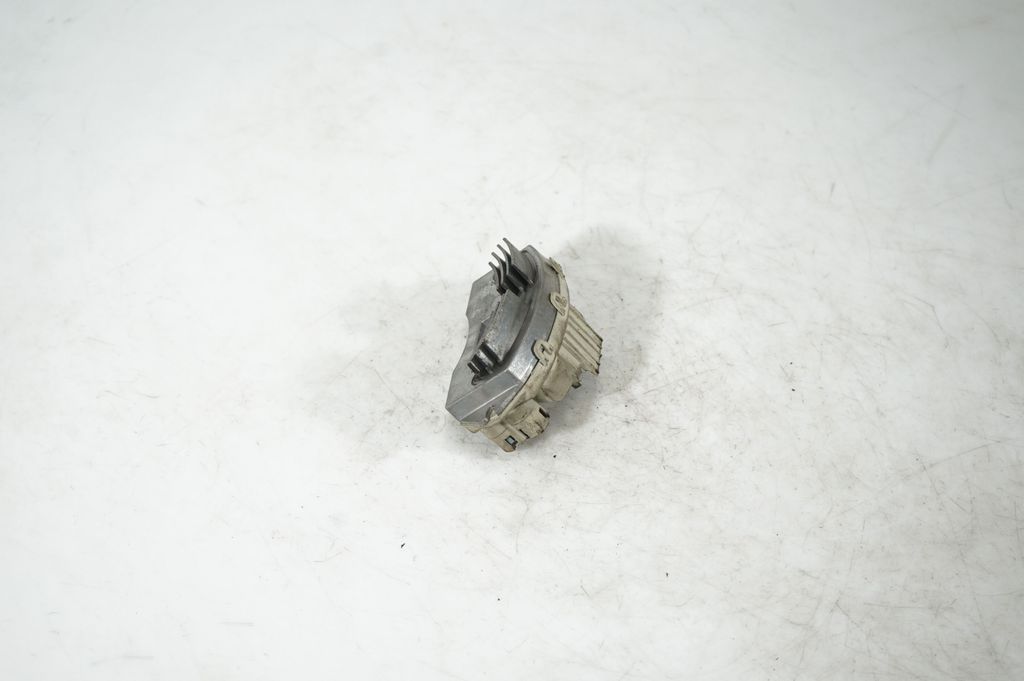 Heater blower motor/fan resistor (2)