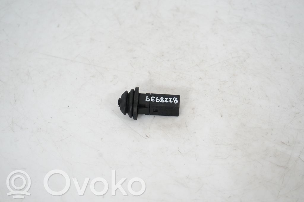 Fuel tank cap lock (3)