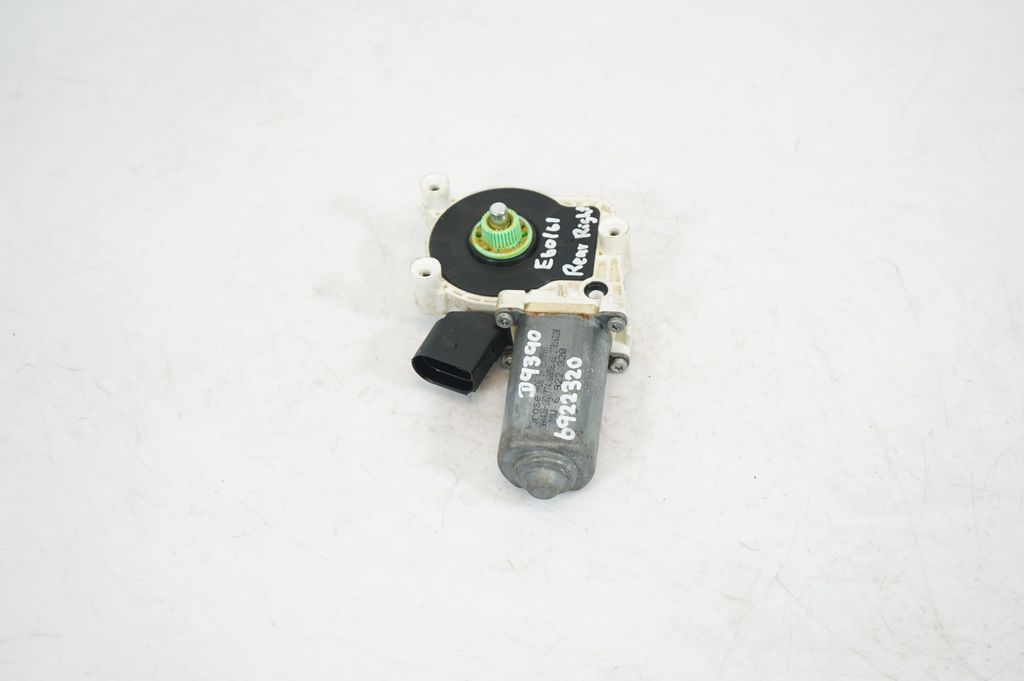 Rear door window regulator with motor (4)