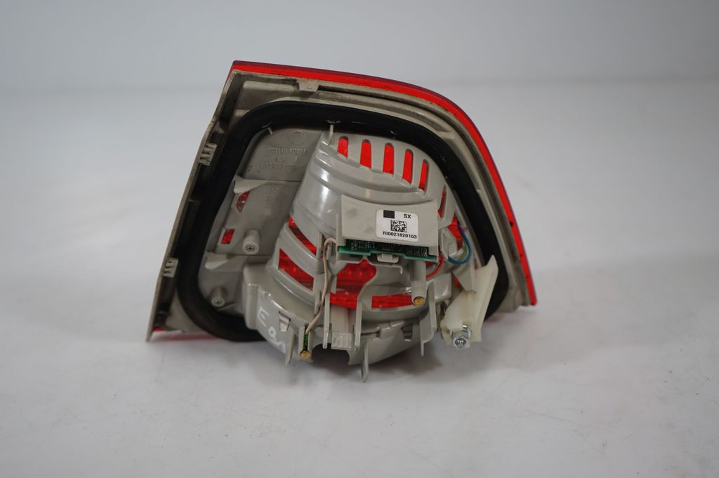 Tailgate rear/tail lights (7)