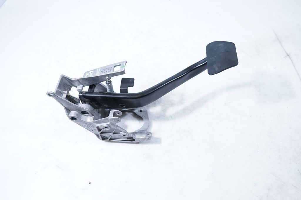 Brake pedal (3)