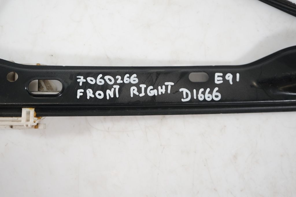 Front door window regulator with motor (9)