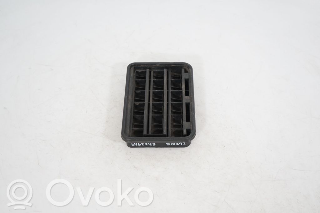 Quarter panel pressure vent (4)